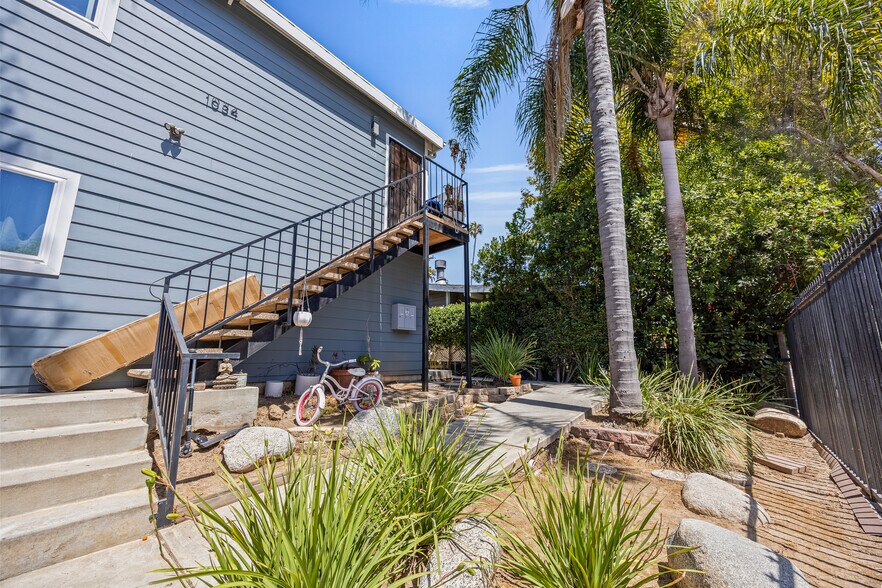 More Photos Of 1034 Pleasantview Ave, Venice Apartments For Sale