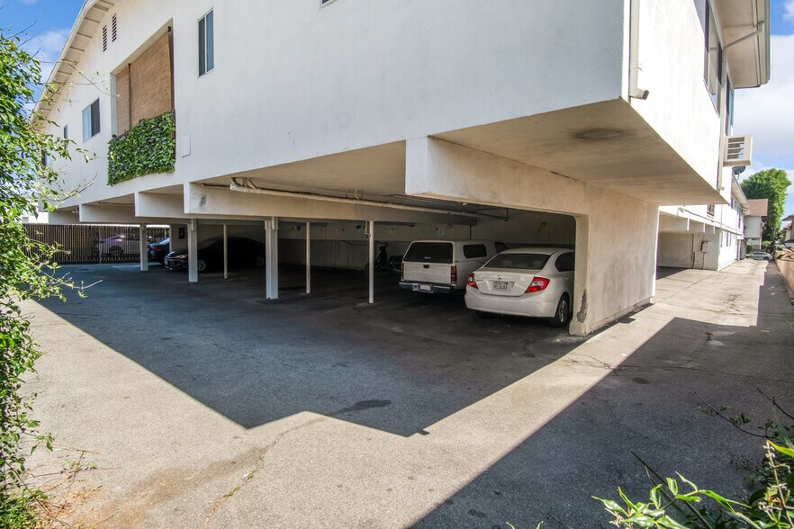 More Photos Of 18551 Prairie St, Northridge Apartments For Sale