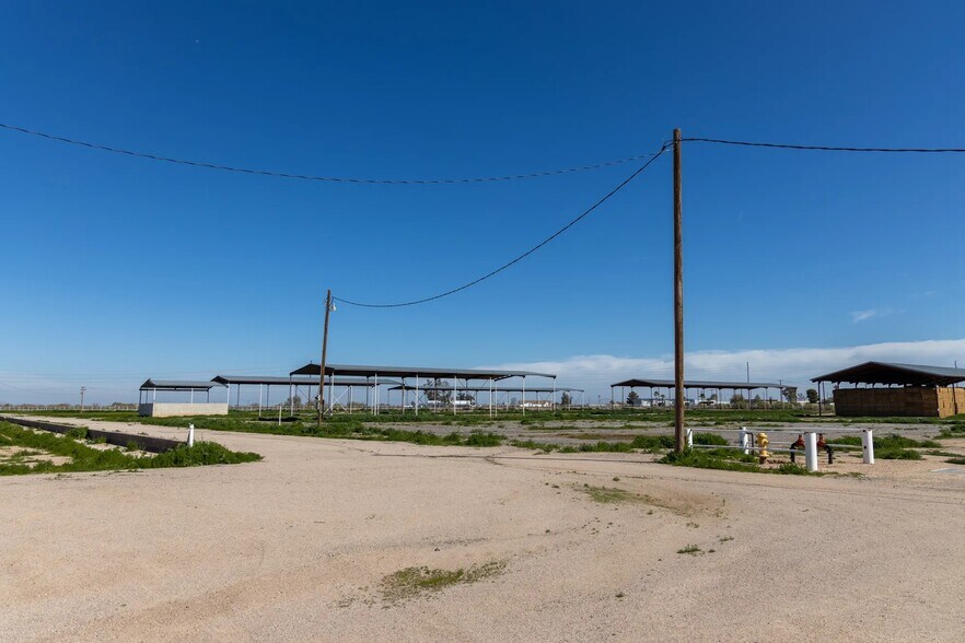 More Photos Of 6553 S Guano Rd, Eloy Warehouse For Sale