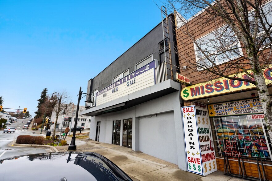 More Photos Of 33017 1st Av, Mission Flex For Sale