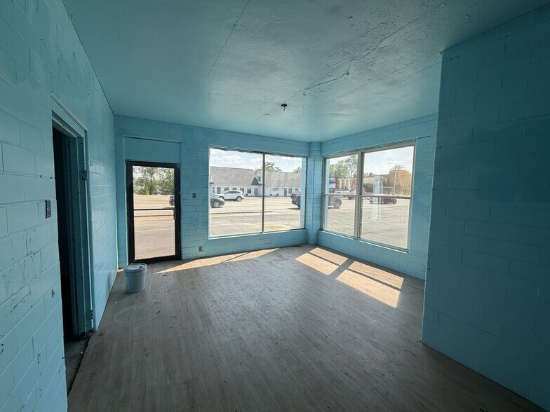 More Photos Of 45 W Eads Pky, Lawrenceburg Freestanding For Sale