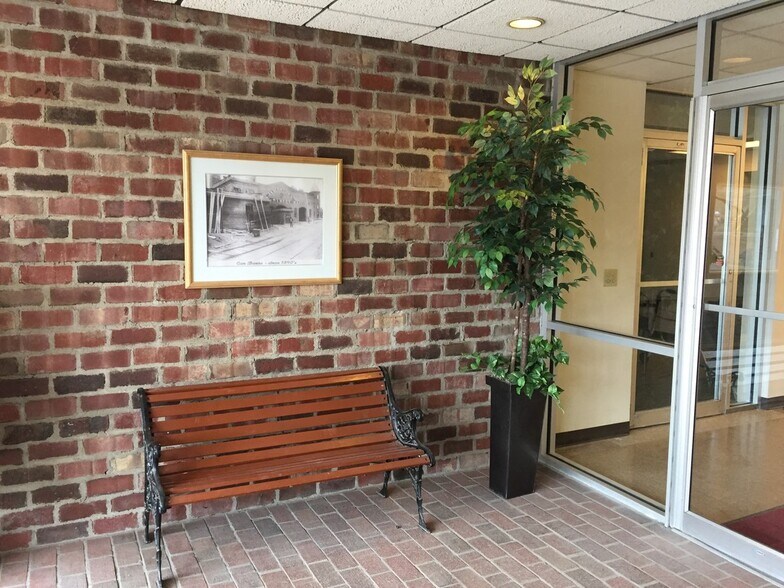 More Photos Of 560 W Third St, Jamestown Office For Lease