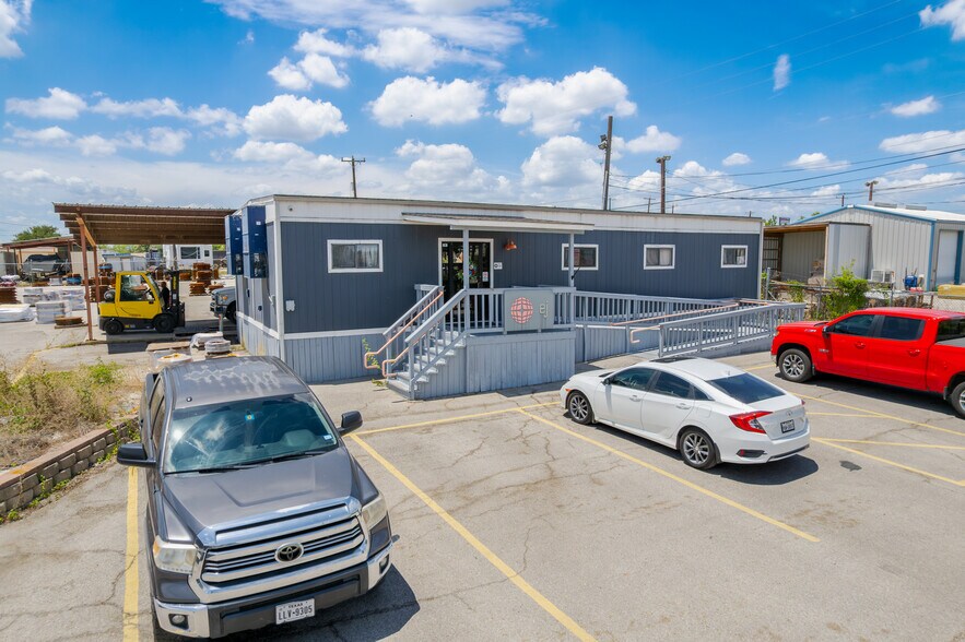 More Photos Of 4350 Naco Pass, San Antonio Service For Sale