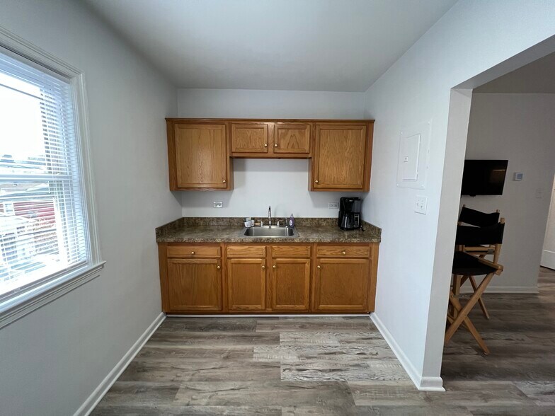 More Photos Of 301 7th St SW, Charlottesville Light Distribution For Sale