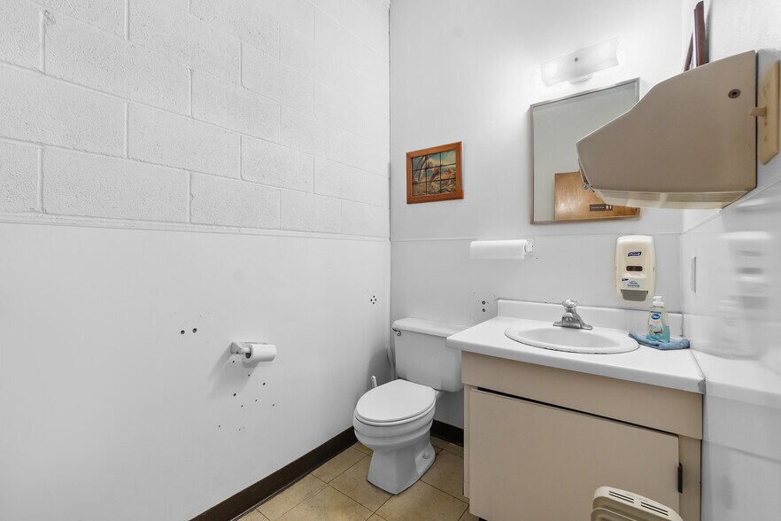 More Photos Of 208 S Washington Blvd, Ogden General Retail For Sale