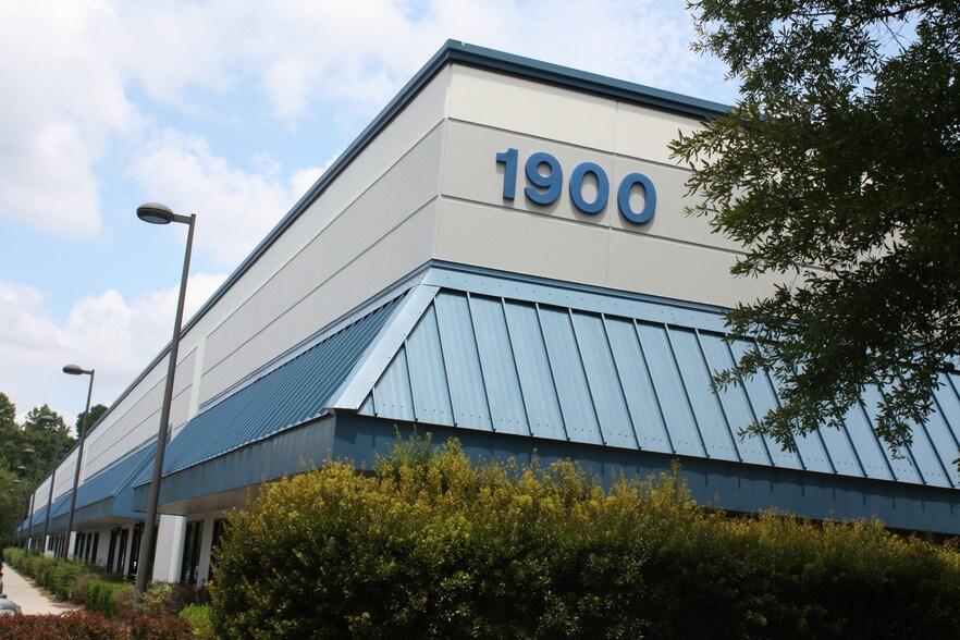 More Photos Of 1900-1928 Garner Station Blvd, Raleigh Light Distribution For Lease