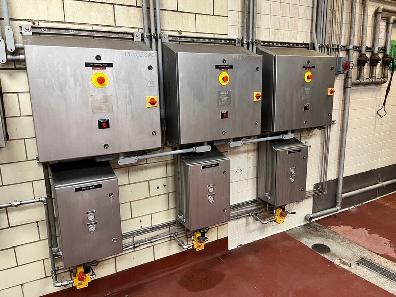 More Photos Of 30 Illinois Ave, Cincinnati Warehouse For Sale