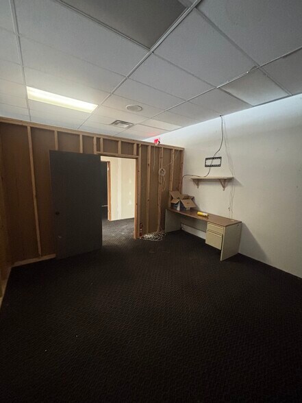 More Photos Of 130 Gateway Dr NE, East Grand Forks General Retail For Lease