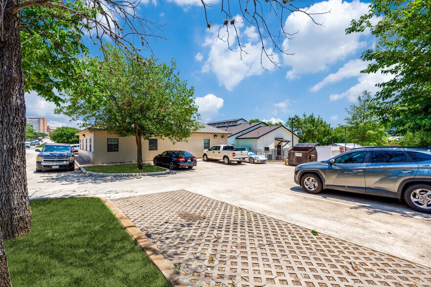 More Photos Of 2122 Babcock Rd, San Antonio Medical For Sale