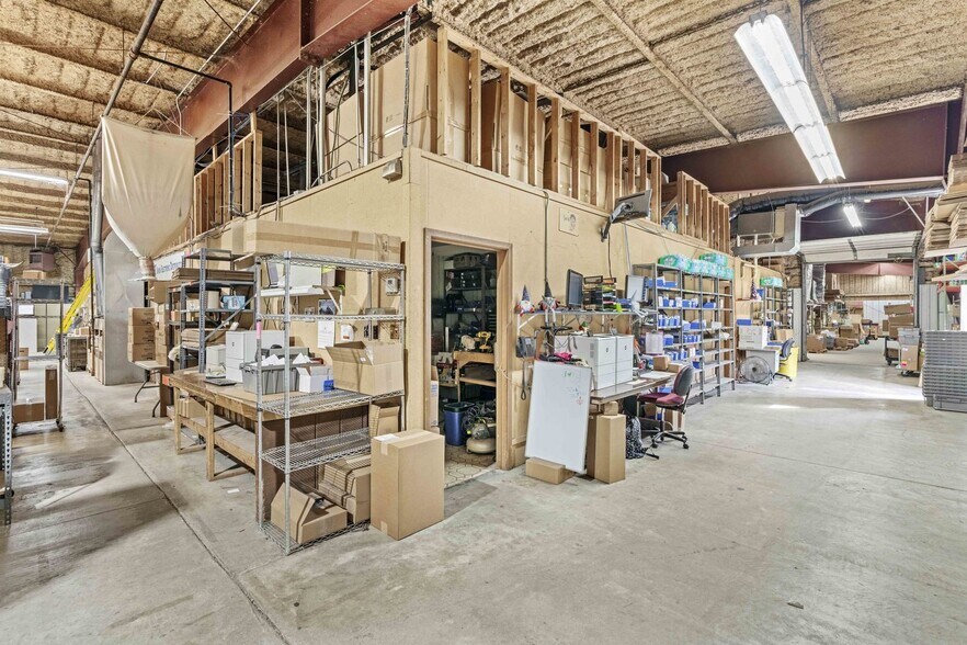 More Photos Of 311 E Corning Rd, Beecher Warehouse For Lease