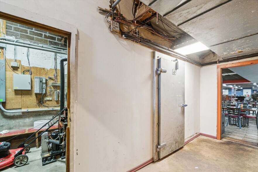 More Photos Of 107 Baker St, Waunakee Storefront Retail Office For Lease