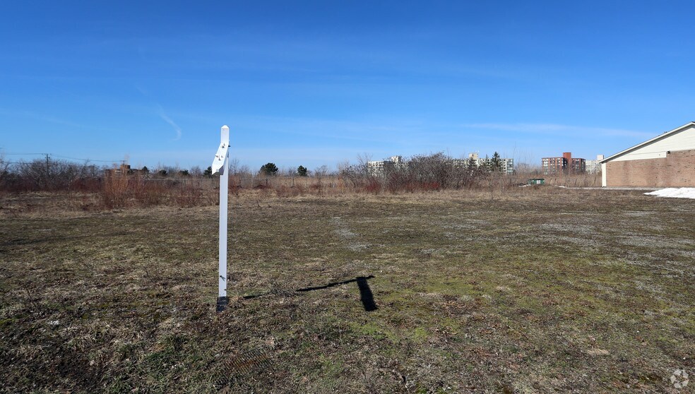 More Photos Of 359 King St, Welland Land For Sale