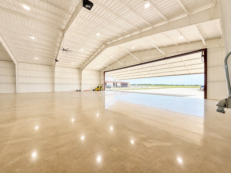 More Photos Of 2408 Airport Rd, Gainesville Airplane Hangar For Sale