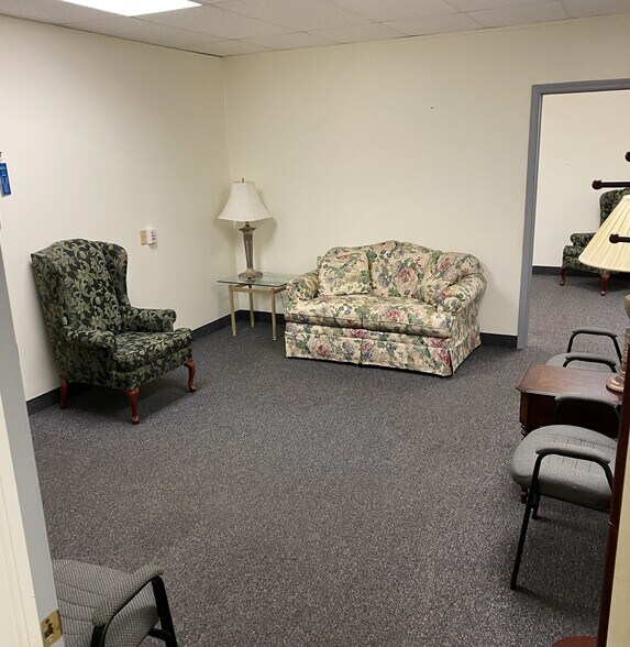 More Photos Of 1523 S Green River Rd, Evansville Office Residential For Lease