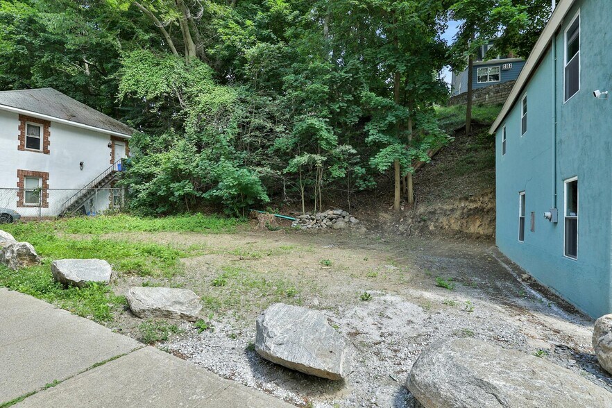 More Photos Of 68 Brook St, Croton On Hudson Showroom For Sale