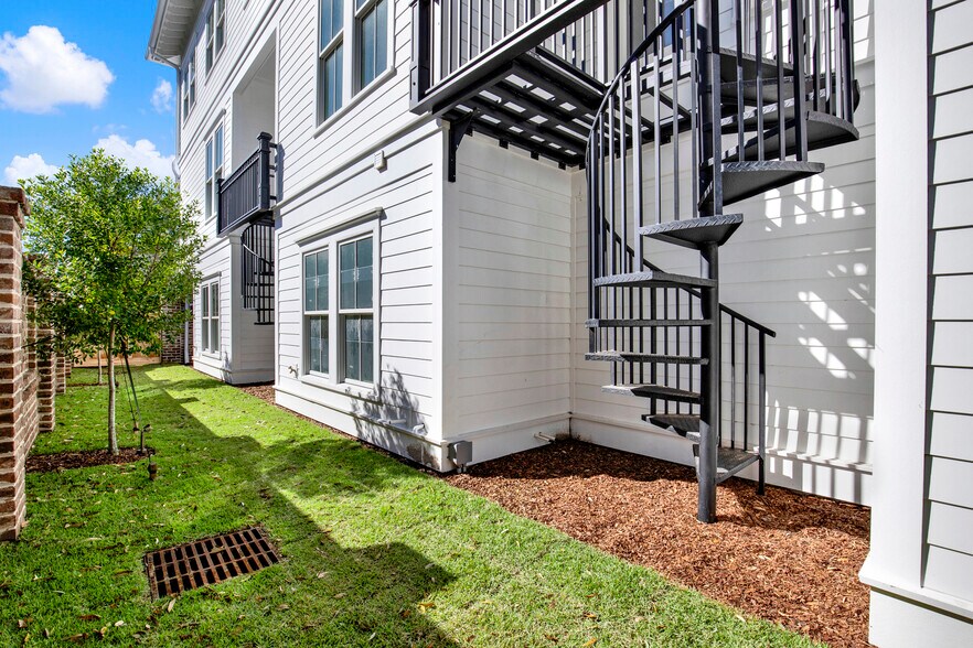 More Photos Of 104 17th pl, Tybee Island Multifamily For Sale