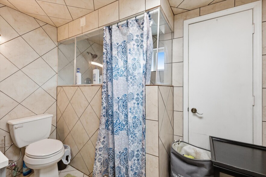 More Photos Of 7511 Leavenworth Rd, Kansas City Auto Repair For Sale