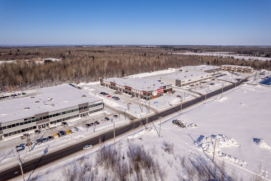 More Photos Of 1041 Rue Des Forges, Terrebonne Warehouse For Lease