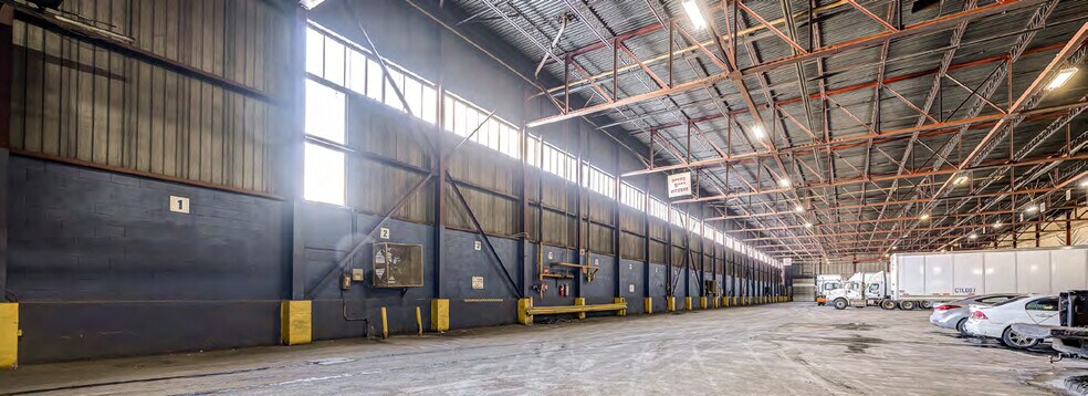More Photos Of 2000 Rue Halpern, Montréal Distribution For Lease