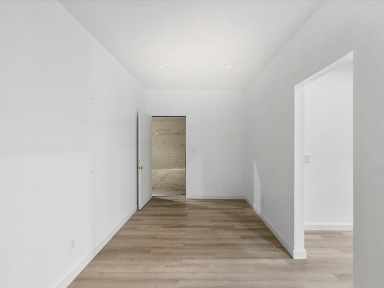 More Photos Of 17535 NW 2nd Ave, Miami Manufacturing For Sale