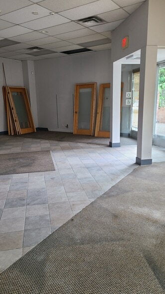 More Photos Of 1192 Marine Dr, North Vancouver District Storefront For Lease