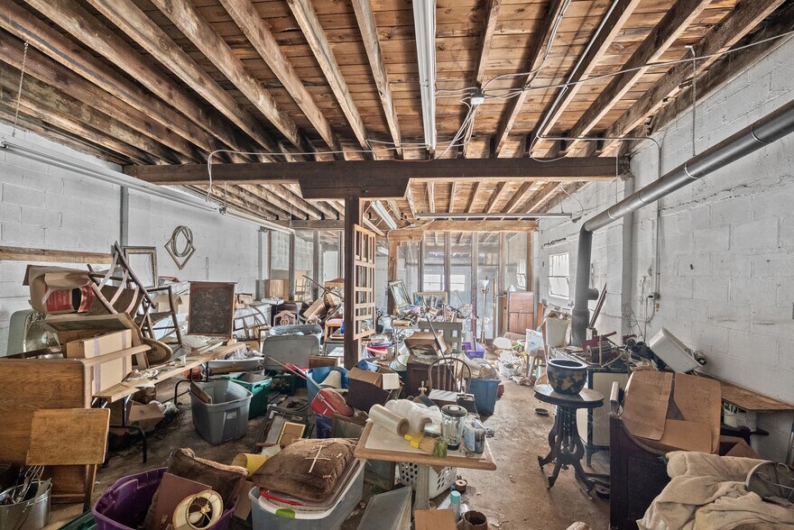 More Photos Of 1850 Church St, Appomattox Bar For Sale