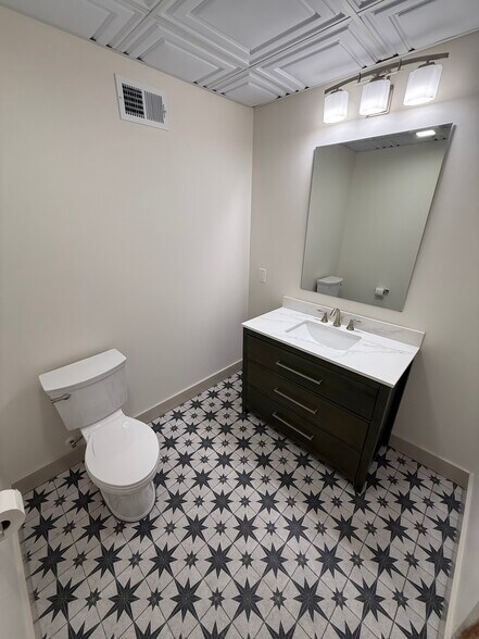 More Photos Of 1792 Woodstock Rd, Roswell Office For Lease