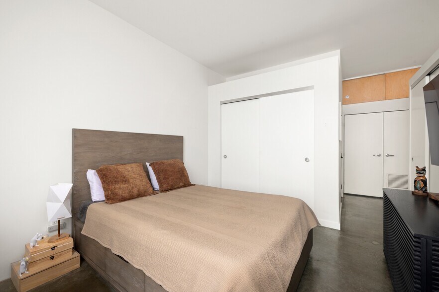 More Photos Of 615 Hampton Dr, Venice Apartments For Sale