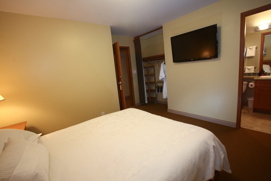 More Photos Of 3012 Alpine Cres, Whistler Hospitality For Sale