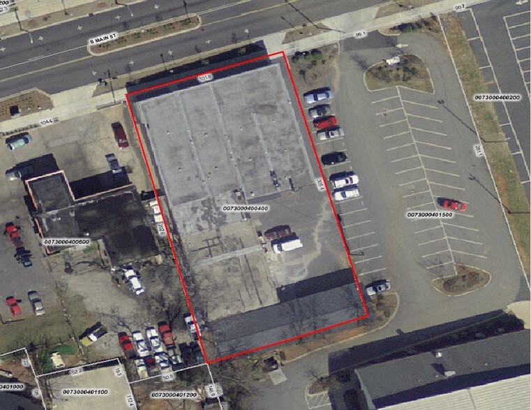 More Photos Of 1021 S Main St, Greenville Freestanding For Lease