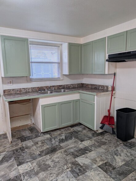 More Photos Of 13099 US Highway 259 S, Mount Enterprise Trailer Camper Park For Sale