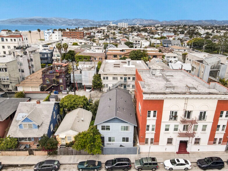 More Photos Of 25 Horizon Ave, Venice Apartments For Sale