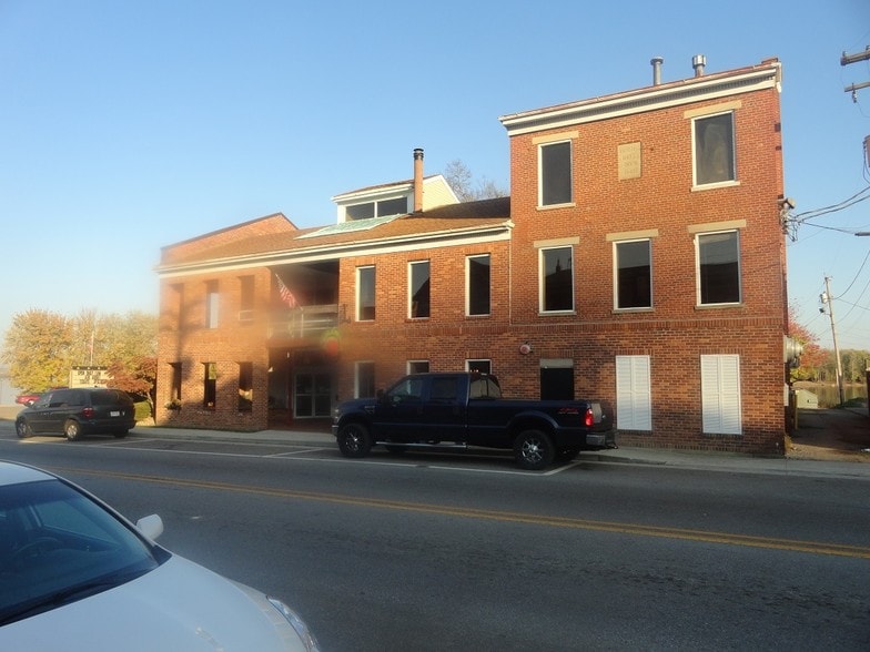 More Photos Of 215 Judiciary St, Aurora Restaurant For Sale