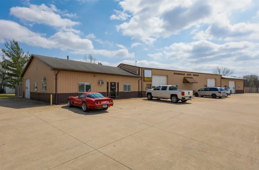 Primary Photo Of 2300 Hoffman Dr, Effingham Auto Repair For Sale