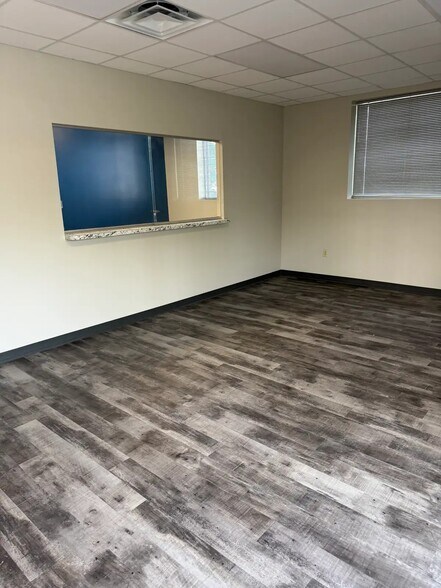 More Photos Of 4627 Dixie Hwy, Louisville Office For Sale