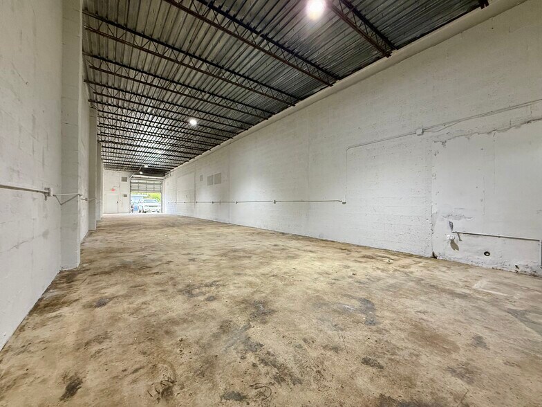 More Photos Of 820-826 NW 10th Ter, Fort Lauderdale Service For Lease