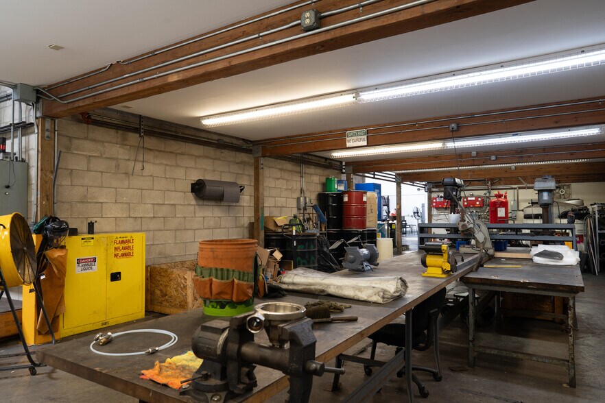 More Photos Of 3048 Aukele St, Lihue Warehouse For Sale