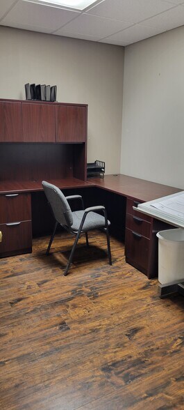 More Photos Of 4882 English Towne Dr, Memphis Warehouse For Lease