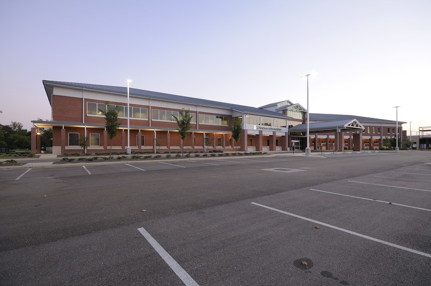 More Photos Of 2470 Flowood Dr, Flowood Medical For Lease