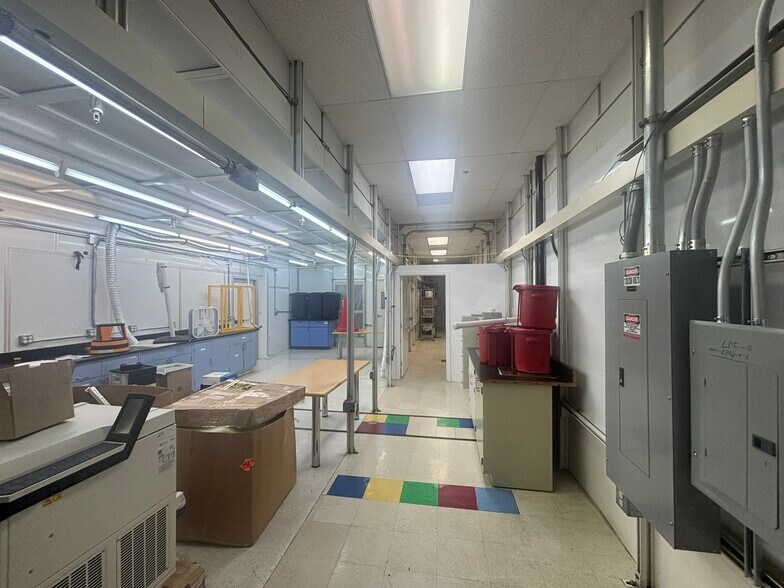 More Photos Of 1230 Bordeaux Dr, Sunnyvale Light Manufacturing For Lease