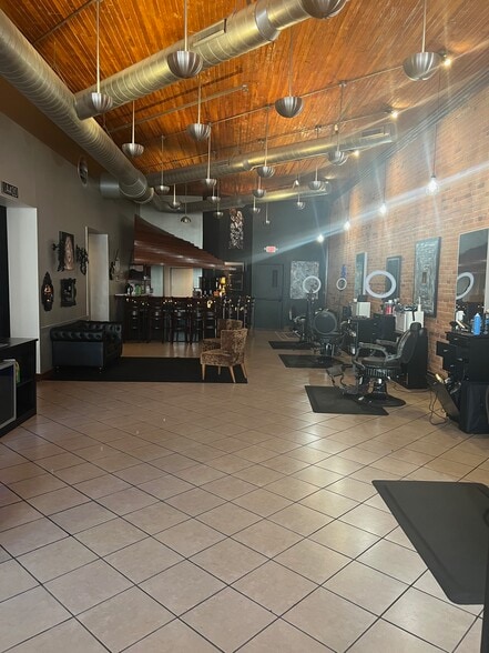 More Photos Of 420 E State St, Rockford Storefront Retail Office For Lease