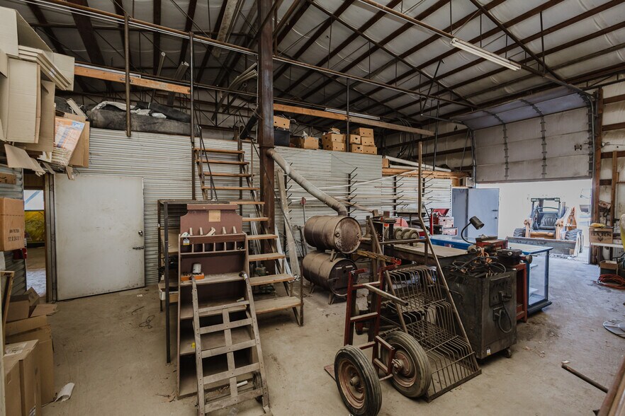 More Photos Of 410 N Commercial Ave, Sedgwick Storefront For Sale