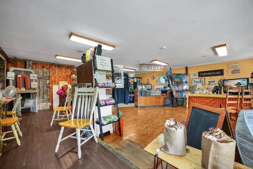 More Photos Of 11850 Walnut St, Adelphi Restaurant For Sale