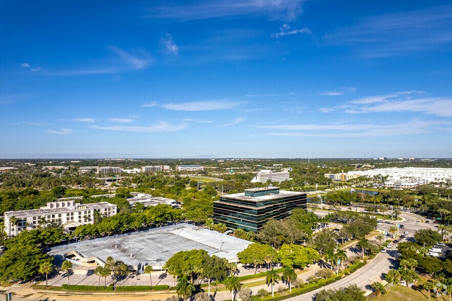 More Photos Of 700 W Hillsboro Blvd, Deerfield Beach Office For Lease