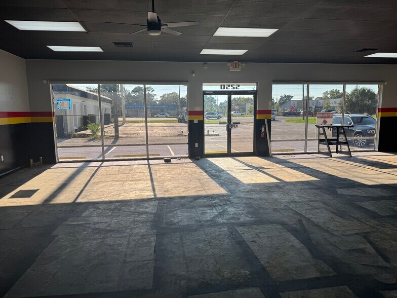 More Photos Of 5250 Avery Rd, New Port Richey Light Manufacturing For Lease