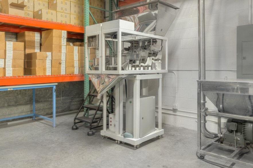 More Photos Of 1220 Biscayne Blvd, Deland Warehouse For Lease