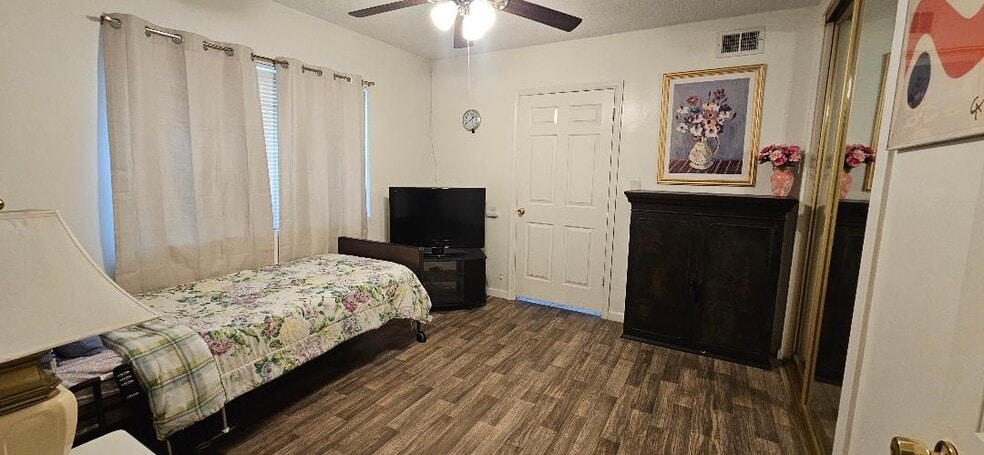 More Photos Of 17441 Hiawatha St, Granada Hills Assisted Living For Sale