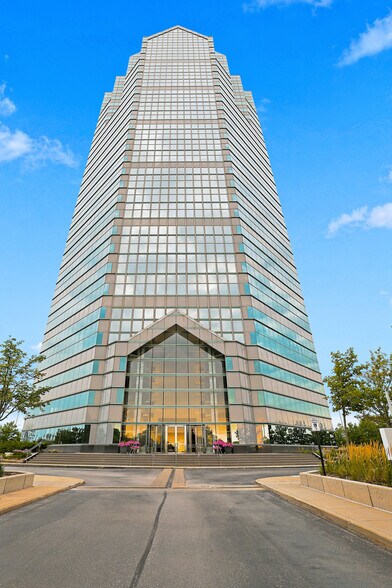 More Photos Of 1 Tower Ln, Oakbrook Terrace Office For Lease