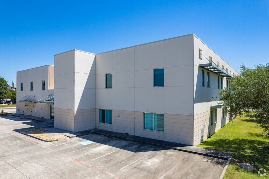 More Photos Of 19211 McKay Blvd, Humble Hospital For Sale