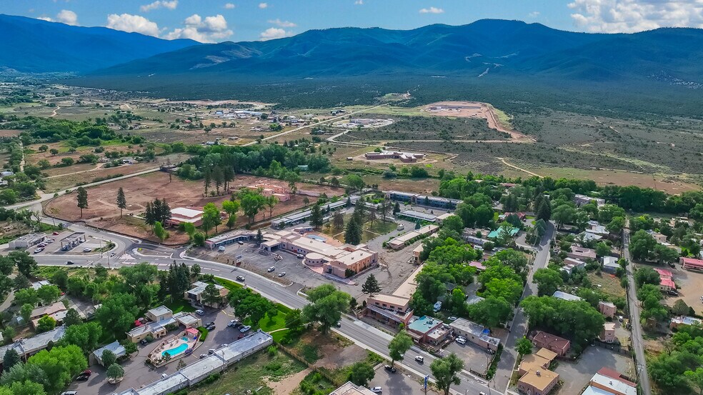 More Photos Of 413 Paseo Del Pueblo Norte, Taos Hotel For Sale